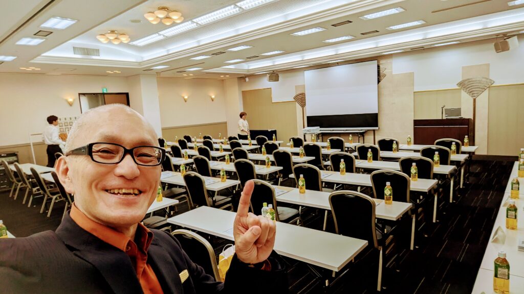 中小企業の研修に本当に効果がある講師をお探しですか?全国1,000回以上の講演実績を持ち、人気講師ランキング第6位の「酒井とし夫講演会講師」を徹底紹介。実践的かつ成果に直結する内容で、高リピート率を誇るその魅力を解説します。