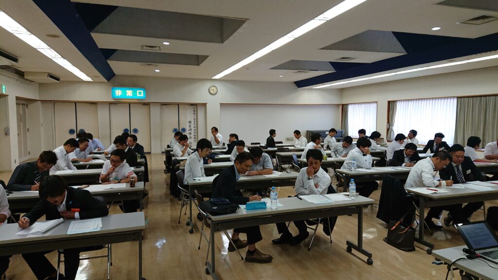 人気講師ランキング6位、講演回数1,000回超の実績!「やる気」「成果」「行動」に直結する講演で評価される「講演会講師・酒井とし夫」が、目標達成に本気で取り組む企業・団体を力強くサポートします。まずは資料をご確認ください。
