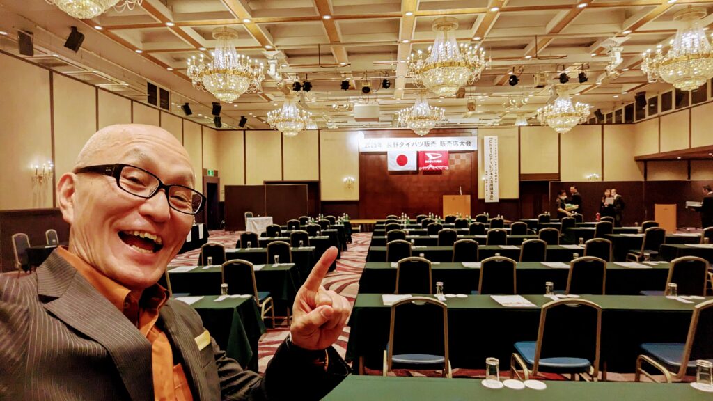 講演会で人気のある講師をお探しなら、全国1,000回以上の実績と7割超のリピート率を誇る「酒井とし夫講演会講師」がおすすめ。心理学や経営戦略、SNS活用など多彩なテーマで、実践的で効果の高い講演を提供します。
