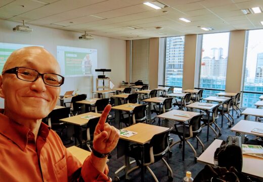 日本フラボノイド研究会様のご主催により、アサヒビール株式会社 近畿圏統括本部会議室にて、講演会「薬局薬店の未来をひらく！ChatGPT活用入門～かんたん売上アップ・集客・業務改善をまるごとAIでサポート～」が開催されました。講師は私、酒井とし夫が務めさせていただきました。