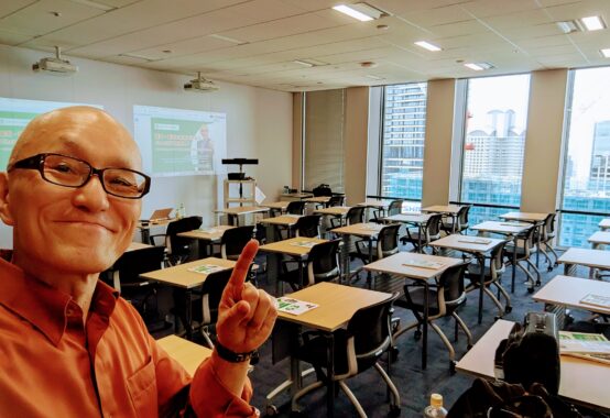 日本フラボノイド研究会様のご主催により、アサヒビール株式会社 近畿圏統括本部会議室にて、講演会「薬局薬店の未来をひらく！ChatGPT活用入門～かんたん売上アップ・集客・業務改善をまるごとAIでサポート～」が開催されました。講師は私、酒井とし夫が務めさせていただきました。