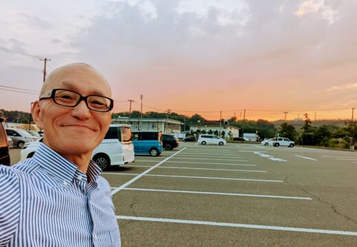2025年8月20日、北刈自動車工業株式会社様本社にて開催された、経営者・幹部向け「ビジネスコーチング研修」の講演レポートです。主催は第四北越リサーチ＆コンサルティング株式会社様。講師・酒井とし夫が、GROWモデルやNLP心理学に基づくコーチングスキルを実習形式でお伝えしました。活気あふれる会場の様子や、参加者の熱意、現場で活かせる学びの数々をご紹介します。