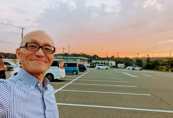 2025年8月20日、北刈自動車工業株式会社様本社にて開催された、経営者・幹部向け「ビジネスコーチング研修」の講演レポートです。主催は第四北越リサーチ＆コンサルティング株式会社様。講師・酒井とし夫が、GROWモデルやNLP心理学に基づくコーチングスキルを実習形式でお伝えしました。活気あふれる会場の様子や、参加者の熱意、現場で活かせる学びの数々をご紹介します。