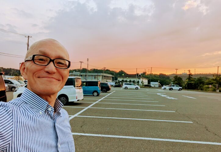 2025年8月20日、北刈自動車工業株式会社様本社にて開催された、経営者・幹部向け「ビジネスコーチング研修」の講演レポートです。主催は第四北越リサーチ＆コンサルティング株式会社様。講師・酒井とし夫が、GROWモデルやNLP心理学に基づくコーチングスキルを実習形式でお伝えしました。活気あふれる会場の様子や、参加者の熱意、現場で活かせる学びの数々をご紹介します。