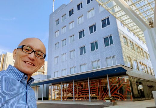 2025年8月30日、株式会社コムテックス様主催の安全大会にて酒井とし夫が登壇。「役立つ！元気がでる！楽しい！やる気がでる！自分に勝てる！ビジネス心理術」をテーマに心理学・AI活用・安全管理を交えた講演を行いました。
