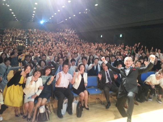 「面白い講演会」を開催したい担当者様へ。累計1,000回以上の登壇実績と7割のリピート率を誇る「酒井とし夫講演会講師」は、ビジネス心理学、ランチェスター経営戦略、AI活用など多角的な知見に基づき、即実践できるノウハウを楽しく伝えます。参加者の満足度が高く、ビジネス成果に直結するその講演の魅力を徹底解説。講演資料のダウンロードも可能です。