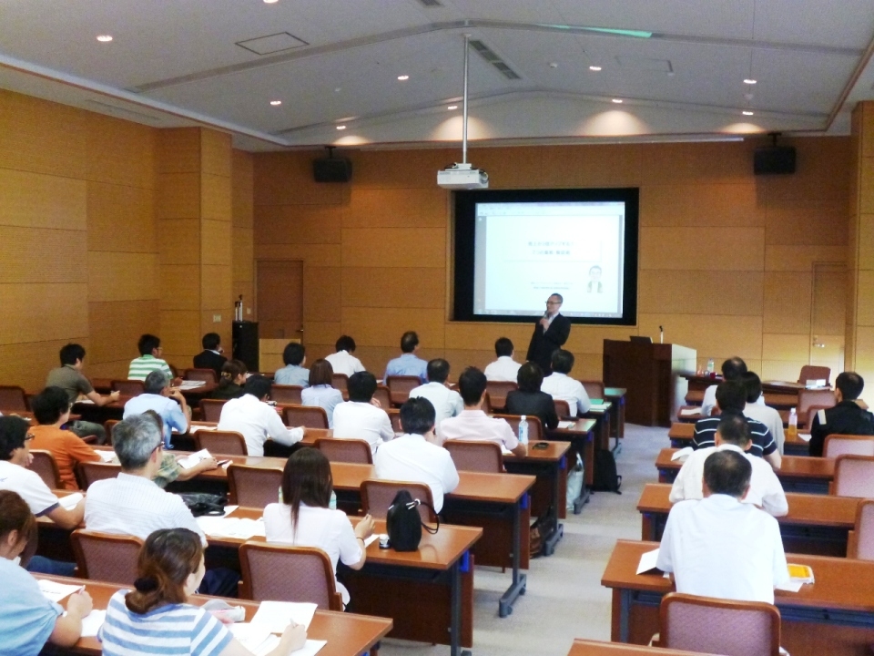 「本物の講演講師を紹介してほしい」という研修担当者様へ。全国で18年以上、1,000回以上の登壇実績を持つ「酒井とし夫講演会講師」をご存知ですか?彼は心理学、コーチング、経営戦略、最新AI技術を駆使し、あらゆる業界で即実践可能なノウハウを提供します。人気講師ランキング6位、リピート率7割超の実力と、参加者満足度の高さをぜひご確認ください。