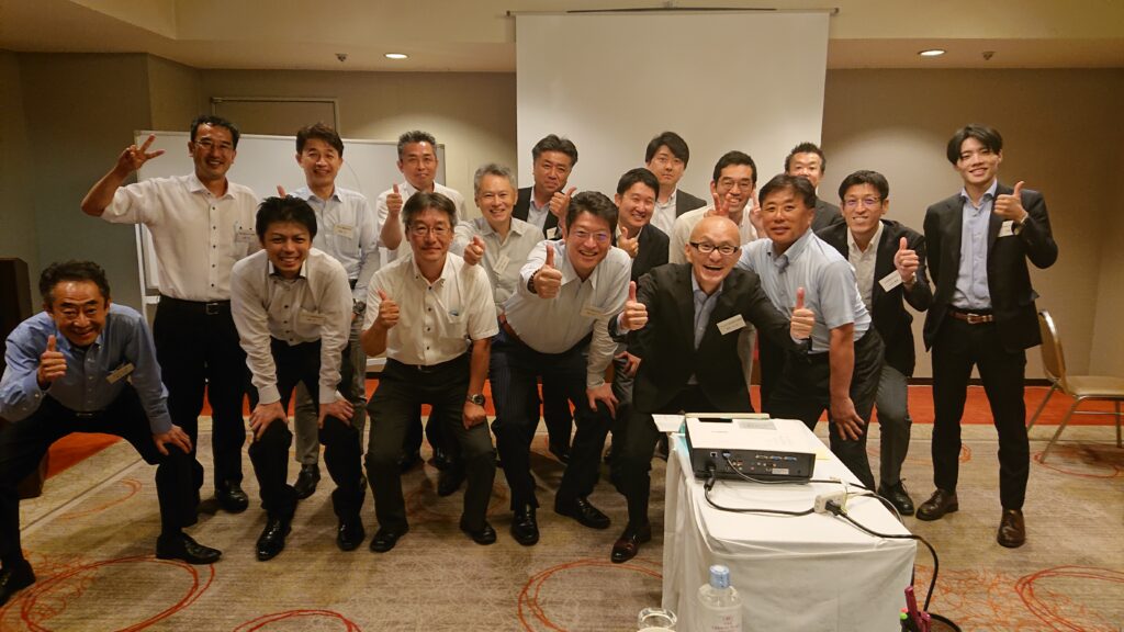 社長向け研修選びにお悩みの担当者様へ。この記事では、累計登壇1000回超、講演依頼ランキング6位、リピート率7割を誇るおすすめ講師「酒井とし夫」をご紹介します。ランチェスター経営戦略、ビジネス心理学、最新のAI活用術まで、多角的な視点で経営課題を解決。参加者から「衝撃的だった」「過去No.1の講演」と絶賛される研修の秘密を解説します。まずは資料請求から。