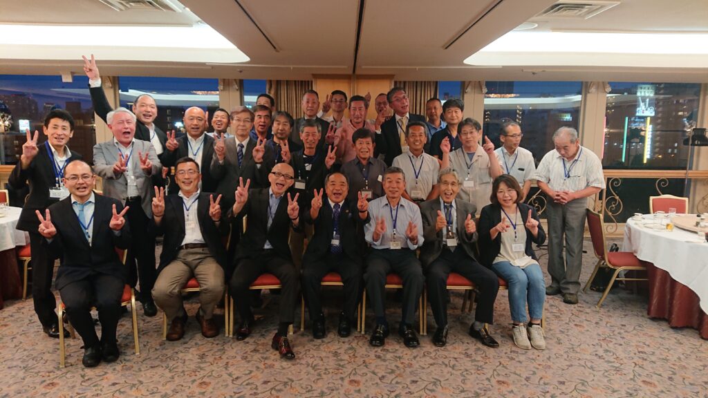 講演会講師をお探しですか?本記事では、全国で累計1,000回以上登壇し、リピート率7割超を誇る「酒井とし夫講演会講師」をご紹介します。NLP心理学、ランチェスター経営、最新AI活用術まで、多角的な知見で参加者の行動変容を促す「本物の講演家」として高い評価を得ています。その実績と選ばれる理由、参加者の声を詳しく解説。