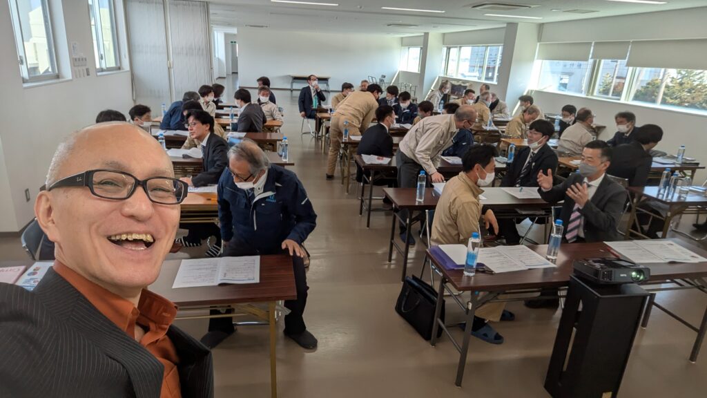 成果の出るビジネスコーチングセミナーの講師なら、人気講師ランキング6位の酒井とし夫講演会講師にお任せください。18年以上の活動、1,000回超の登壇実績、7割超のリピート率が信頼の証。GCS認定コーチ、NLP、経営戦略の専門家が、社員のモチベーションとコミュニケーション能力を劇的に向上させる「本物のノウハウ」を、楽しく、分かりやすく伝授します。