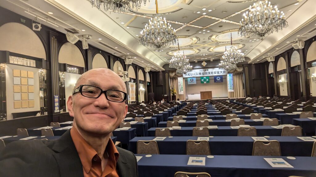 中小企業の社長向け講演会で成果を出したい担当者様へ。なぜ「酒井とし夫講演会講師」は累計1,000回以上登壇し、リピート率7割超を誇るのか？ランチェスター経営、ビジネス心理学、最新AI活用まで、中小企業の実情に即した「本物の講演」の秘密を徹底解説します。人気講師ランキング6位の実力をぜひご確認ください。
