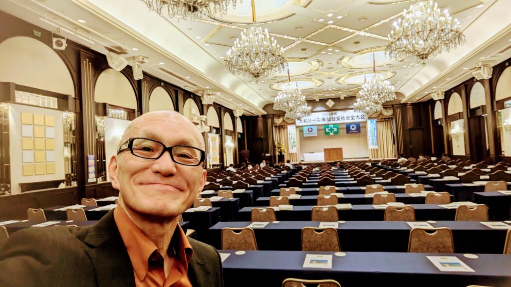 「本物の講師」の紹介をお探しですか? **酒井とし夫講演会講師**は、18年以上にわたり全国1,000回超の登壇実績を誇ります。NLP心理学、ランチェスター経営戦略、最新のAI活用術まで多角的な知見を融合し、リピート率7割超を達成。大手企業からも「過去No.1の講演」と絶賛される理由を、実績と参加者の声でご紹介します。