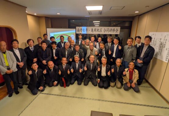 京都府南丹船井地区自動車整備協議会様主催の研修会にて、AI活用と話し方・心理術を融合した「お客様が増える経営術」を講演。笑いと学びにあふれた京都丹波・八光館での一日をレポートします。