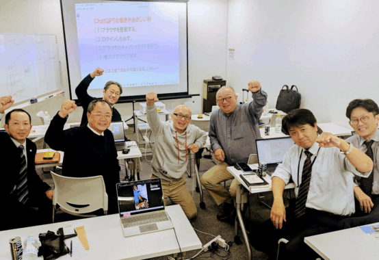 2025年11月12日、東京・品川で開催された「【第四回】50代・60代 経営者のためのChatGPT実践活用セミナー」。AI時代の地殻変動を読み解き、ChatGPTの基本から実践、画像・動画生成までを体系的に学ぶ一日。秋田・岩手・三重からも経営者が参加し、「実践的で即使える内容だった」と高評価をいただきました。