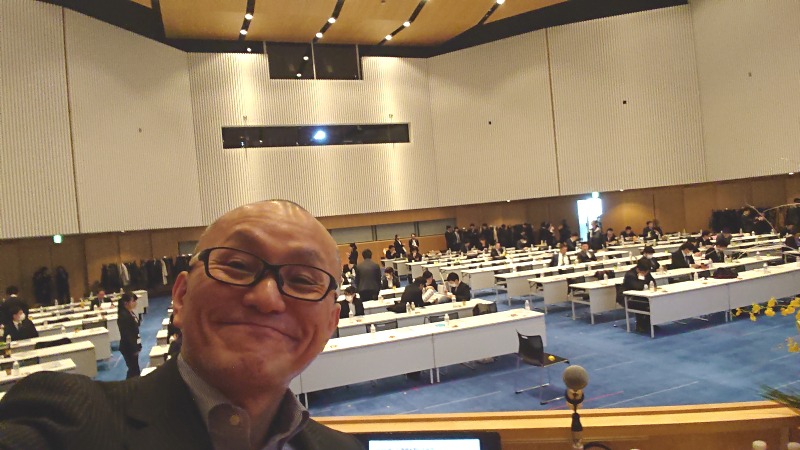 成果の出るセミナー講師をお探しですか?本記事では、企業の研修担当者様、団体の役員様向けに、18年で1,000回以上の登壇実績とリピート率7割超を誇る「本物の講師」、酒井とし夫講演会講師をご紹介します。NLP心理学、ランチェスター経営、さらに最新のChatGPT活用術まで、多様な知見を融合させた「即実践できるノウハウ」が、参加者の行動変容と貴社の成果に直結します。