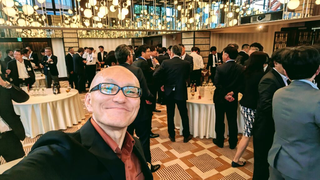 企業向け講演で選ばれる理由を解説。中小企業の経営戦略、AI活用、ビジネス心理学の知見を持つ酒井とし夫講演会講師は、累計1,000回以上の登壇実績と7割超のリピート率を誇ります。参加者満足度100%の秘訣と具体的な講演テーマ、資料請求方法をご紹介します。