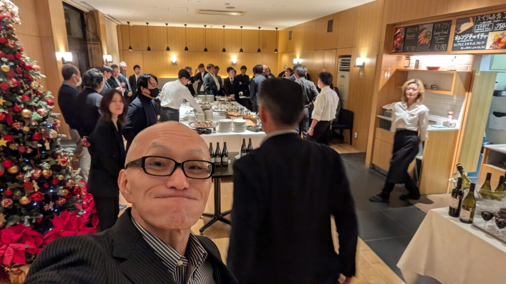 講演後の懇親会は、日比谷公園の中心にある老舗洋食&フレンチレストラン日比谷松本楼さん(1903年創業)で美味しいお料理とお酒を頂きました。