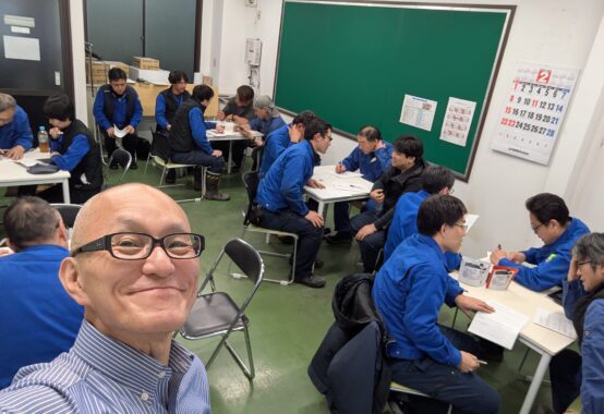 2026年2月18日、新潟県柏崎市のシモダ産業株式会社様本社にて「管理職のためのビジネスコーチング」をテーマに役職者研修を担当しました。第四北越リサーチ&コンサルティング株式会社様のご紹介による開催で、20名の皆様が参加。積極的かつ熱意あふれる姿勢に、企業のさらなる成長を確信した3時間の研修レポートです。