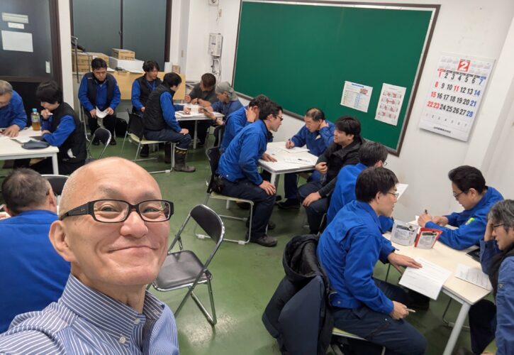 2026年2月18日、新潟県柏崎市のシモダ産業株式会社様本社にて「管理職のためのビジネスコーチング」をテーマに役職者研修を担当しました。第四北越リサーチ＆コンサルティング株式会社様のご紹介による開催で、20名の皆様が参加。積極的かつ熱意あふれる姿勢に、企業のさらなる成長を確信した3時間の研修レポートです。