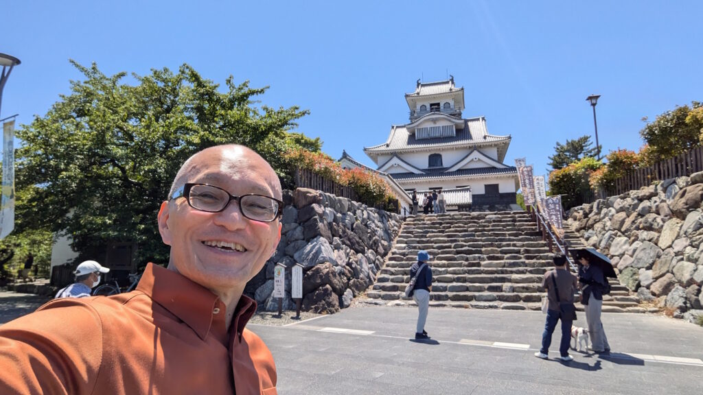 羽柴秀吉公が初めて城主として築城した出世城。天守閣から見る琵琶湖の眺望は絶景でした。