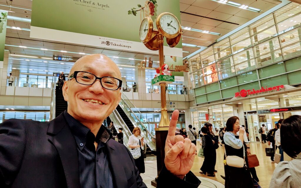 酒井とし夫が東海光学(株)様主催の講演会の講師を務めました。名古屋駅の写真です。