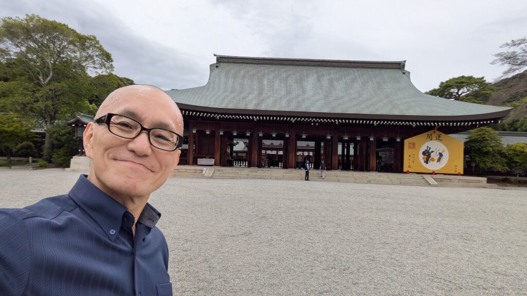 2026年6月17日、大和飛鳥イノベーション人材創出協議会様主催の講演会の講師を務めました。写真は橿原神宮様への参拝の様子です。