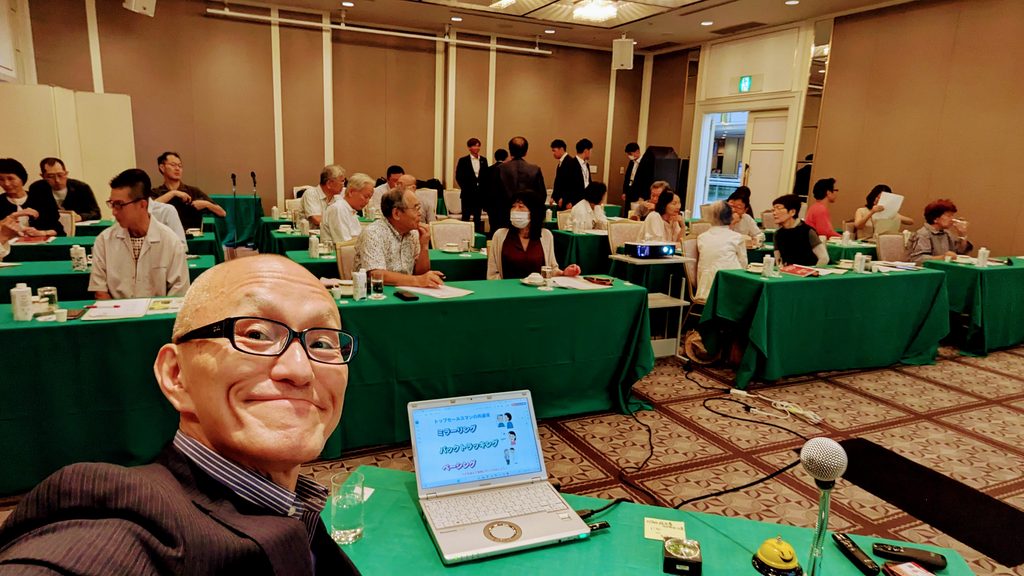 生成AIが苦手な社長のための講演で人気・おすすめの講師をお探しなら、酒井とし夫講演会講師にご相談ください。専門用語をできるだけ使わず、ChatGPT・Gemini・NotebookLMなどの生成AIを、集客・販促・広告作成・業務効率化にどう生かすかを、事例と笑いを交えて分かりやすく解説します。全国の商工会議所、商工会、大手企業などで累計1,000回超の登壇実績、講演リピート率7割超、人気講師ランキング第6位。参加者から「眠らなかった講演会は初めて」「すぐに実践できる」と高評価。講演テーマや実績をまとめたPDF資料もご覧いただけます。
